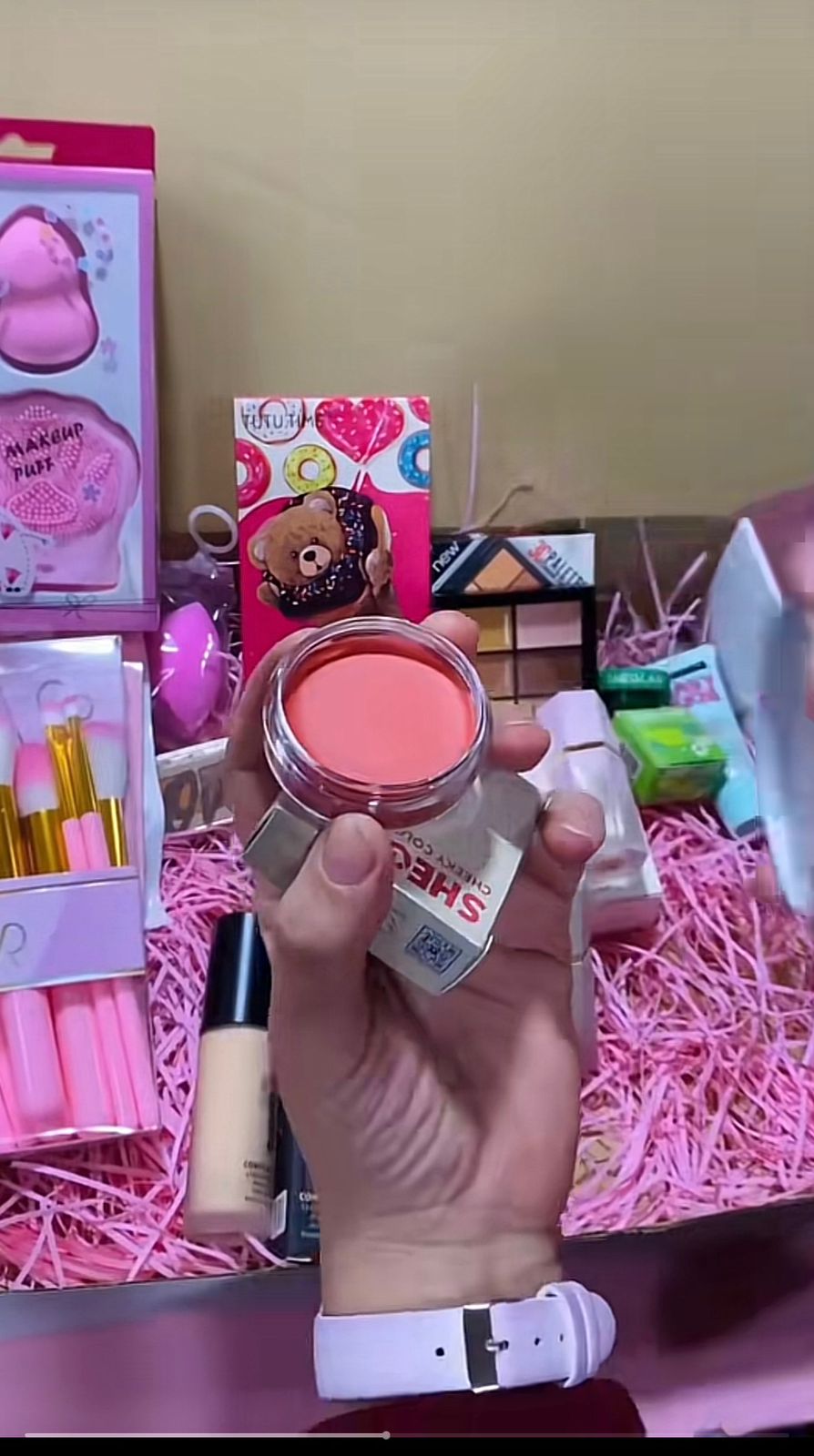 MAKEUP DEAL