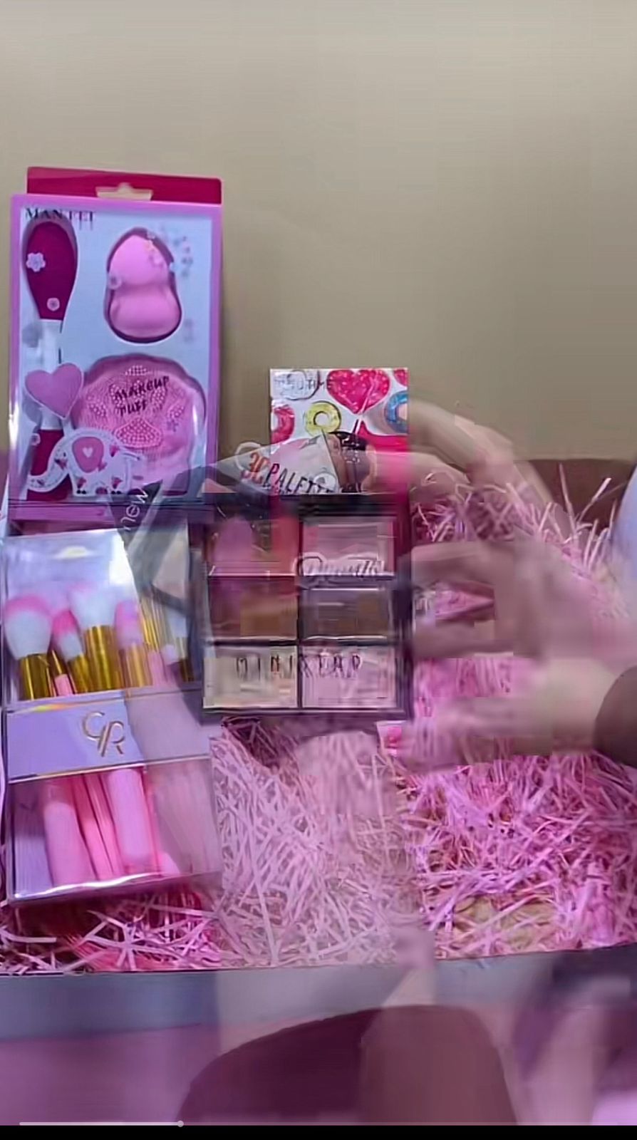 MAKEUP DEAL