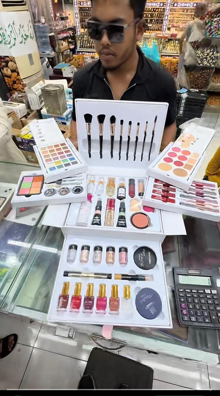 Round Vanity Kit